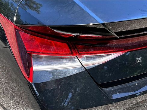 Used 2022 Hyundai Elantra SEL FWD image 20