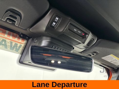 Used 2025 Jeep Wrangler Unlimited Rubicon AWD/4WD image 20