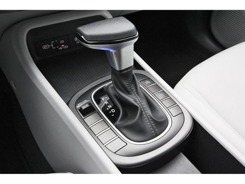 Used 2026 Hyundai Kona SE FWD image 30