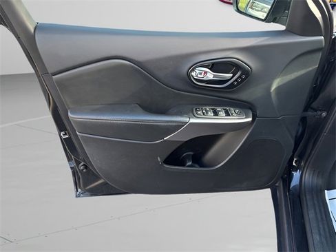 Used 2022 Jeep Cherokee Limited w/ Mopar Interior Package image 6