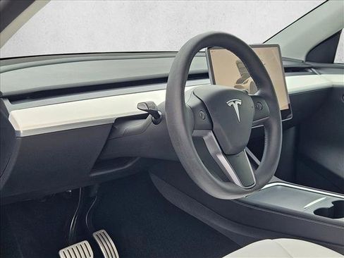 Used 2024 Tesla Model Y Performance image 10