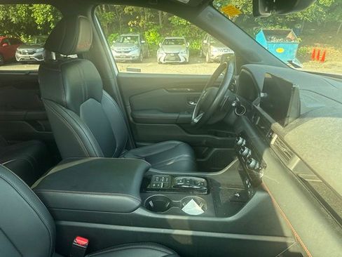 Used 2024 Honda Pilot TrailSport image 4