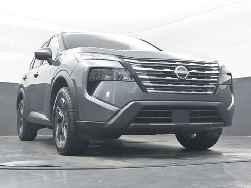Used 2025 Nissan Rogue SV FWD image 21