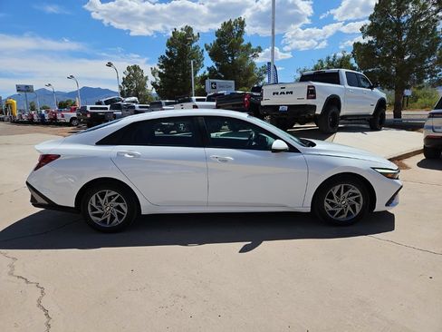 Used 2024 Hyundai Elantra SEL FWD image 4