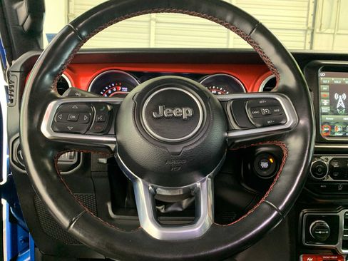 Used 2022 Jeep Gladiator Rubicon w/ LED Lighting Group AWD/4WD image 16