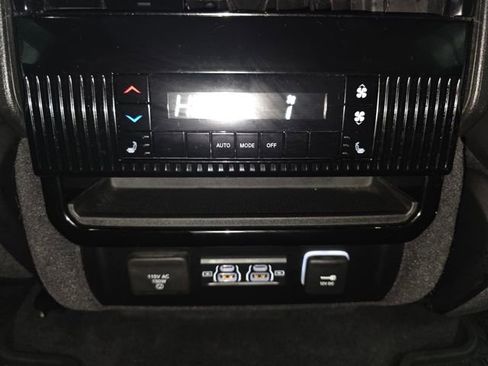 Used 2023 Jeep Wagoneer Series III w/ Preferred Equipment Group image 21