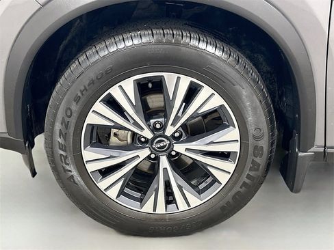 Used 2023 Nissan Rogue SV w/ SV Premium B Package image 29