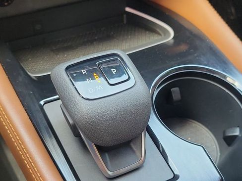 Used 2025 Nissan Rogue Platinum w/ Platinum Premium Package FWD image 28