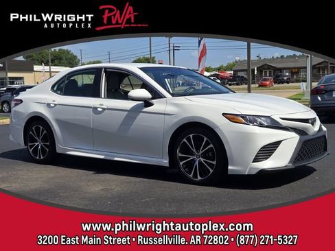 Used 2020 Toyota Camry SE FWD image 1