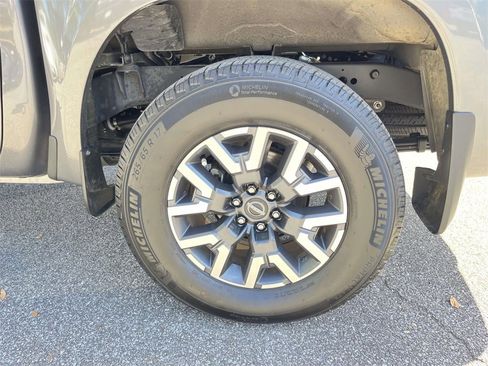 Used 2024 Nissan Frontier SL image 10