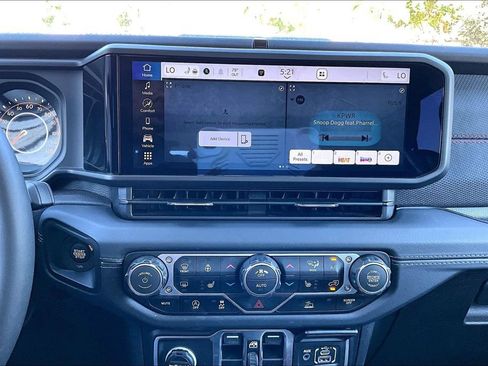 Certified 2025 Jeep Wrangler Unlimited Rubicon w/ Convenience Group AWD/4WD image 33