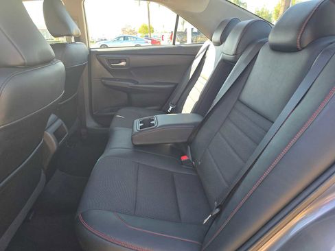 Used 2016 Toyota Camry SE image 19
