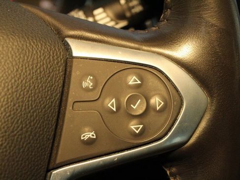 Used 2021 Chevrolet Traverse LT image 14