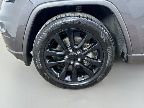 Used 2018 Jeep Grand Cherokee Altitude RWD image 38