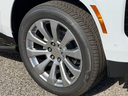New 2026 Chevrolet Suburban Premier RWD image 10