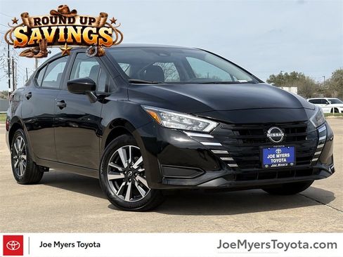 Used 2025 Nissan Versa SV image 2