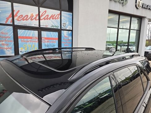 Used 2023 Chevrolet Equinox Premier FWD image 18