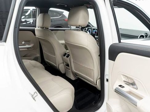 Used 2025 Mercedes-Benz GLA 250 4MATIC image 12