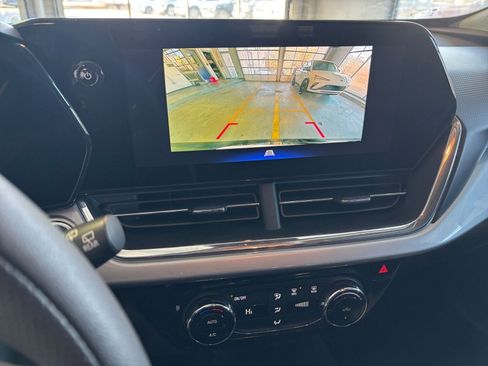 Used 2025 Chevrolet Trax LT image 17