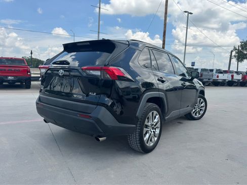 Used 2019 Toyota RAV4 XLE Premium FWD image 3