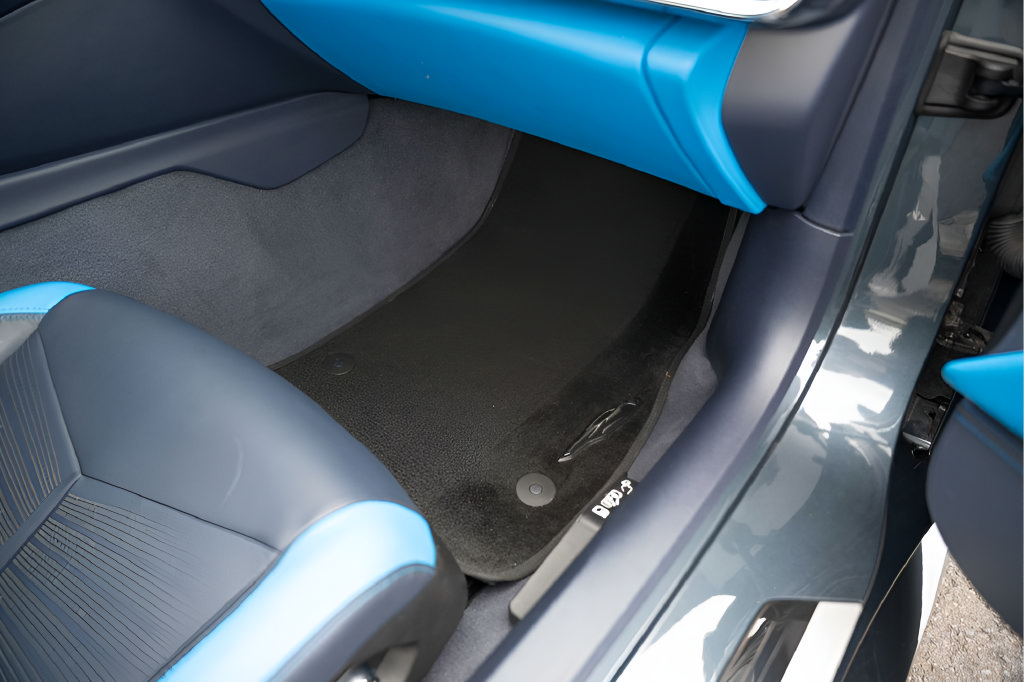 Used 2020 Chevrolet Corvette Stingray Premium Conv w/ 3LT Preferred Equipment Group RWD image 34