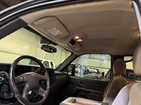 Used 2006 Chevrolet Silverado 3500 LT w/ Heavy-Duty Power Package image 41