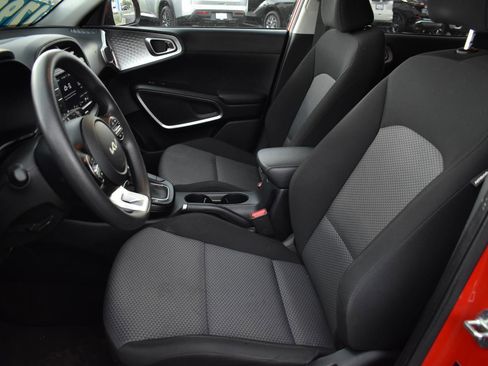 Used 2024 Kia Soul LX w/ Option Group 015 FWD image 21