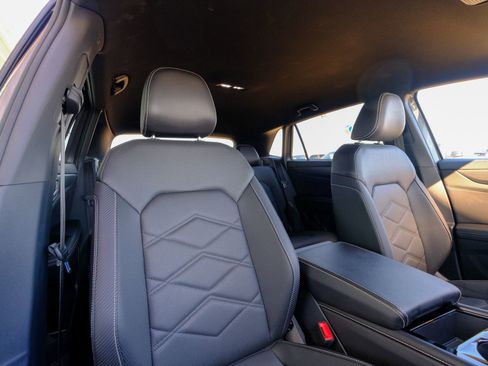 Used 2025 Volkswagen Atlas Cross Sport SE image 18