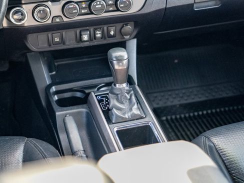 Used 2019 Toyota Tacoma TRD Off-Road image 21