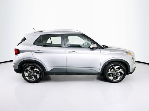 Used 2025 Hyundai Venue SEL image 10