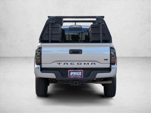 Used 2018 Toyota Tacoma TRD Off-Road image 6