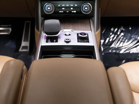 Used 2023 Land Rover Range Rover SE image 9