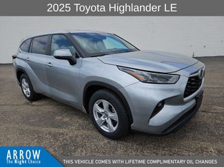 Used 2025 Toyota Highlander LE FWD video 1