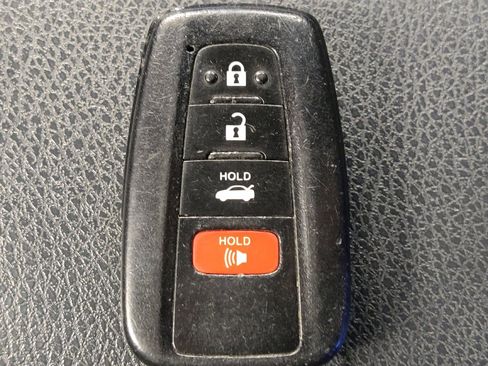 Used 2020 Toyota Camry SE w/ Convenience Package FWD image 32