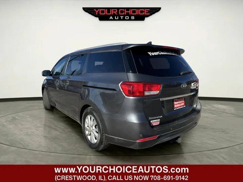 Used 2017 Kia Sedona LX w/ LX Essentials Premium Package FWD image 3