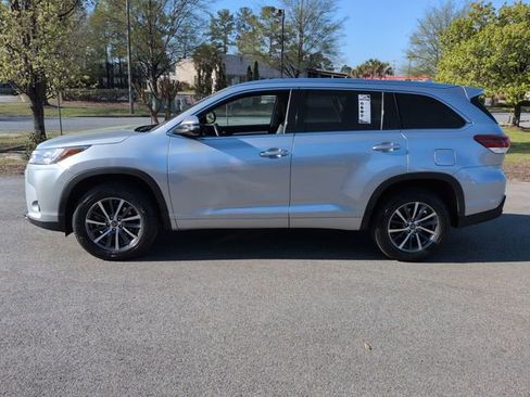 Used 2017 Toyota Highlander XLE image 6
