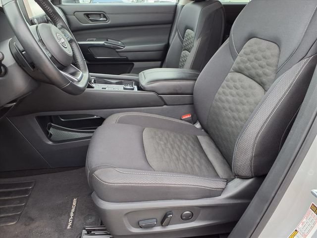 Used 2024 Nissan Pathfinder SV AWD/4WD image 8