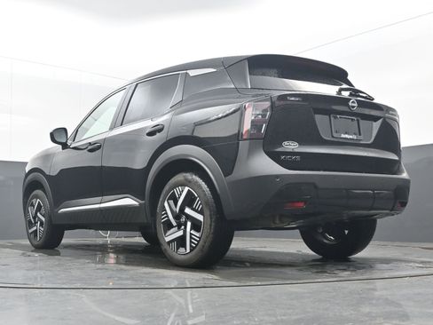 Certified 2025 Nissan Kicks SV image 26