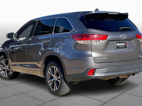 Used 2018 Toyota Highlander LE image 12