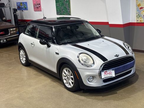 Used 2017 MINI Cooper 2-Door Hardtop image 14
