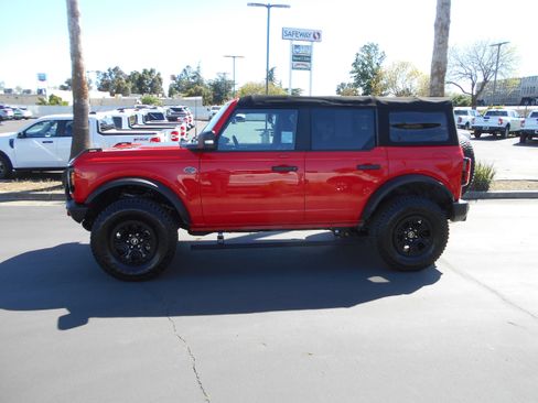 Used 2022 Ford Bronco 4-Door AWD/4WD image 2