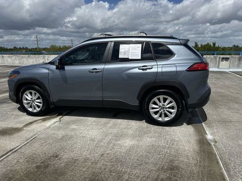 Used 2024 Toyota Corolla Cross LE w/ Moonroof Package image 31