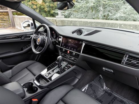 Certified 2026 Porsche Macan AWD/4WD image 61