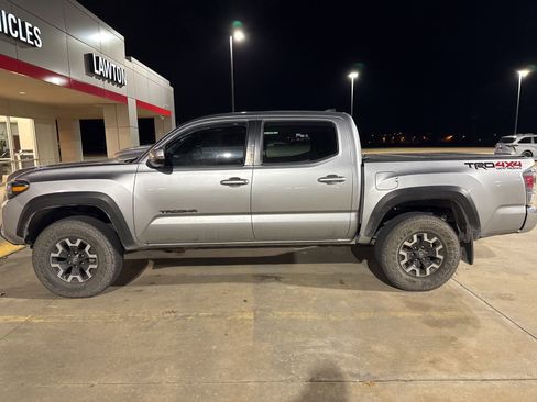 Used 2022 Toyota Tacoma TRD Off-Road image 8