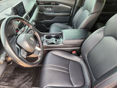 Used 2023 Honda Pilot TrailSport image 16