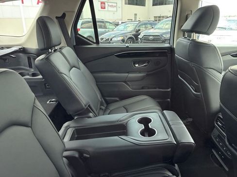 Used 2025 Honda Pilot Touring image 23