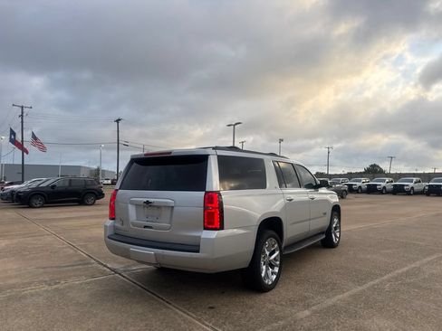 Used 2020 Chevrolet Suburban LT w/ Texas Edition Package RWD image 21