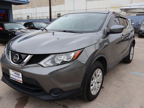 Used 2018 Nissan Rogue Sport S image 3