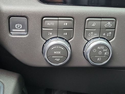 Used 2026 GMC Sierra 1500 SLT w/ SLT Premium Package AWD/4WD image 18