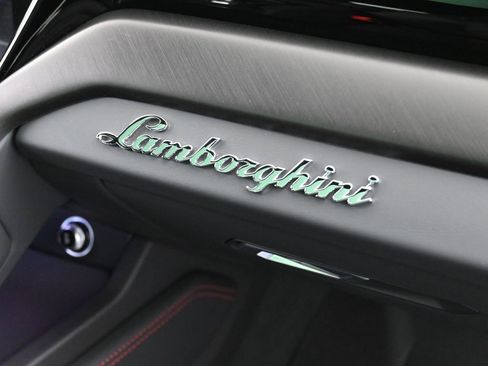 Used 2024 Lamborghini Urus S image 37